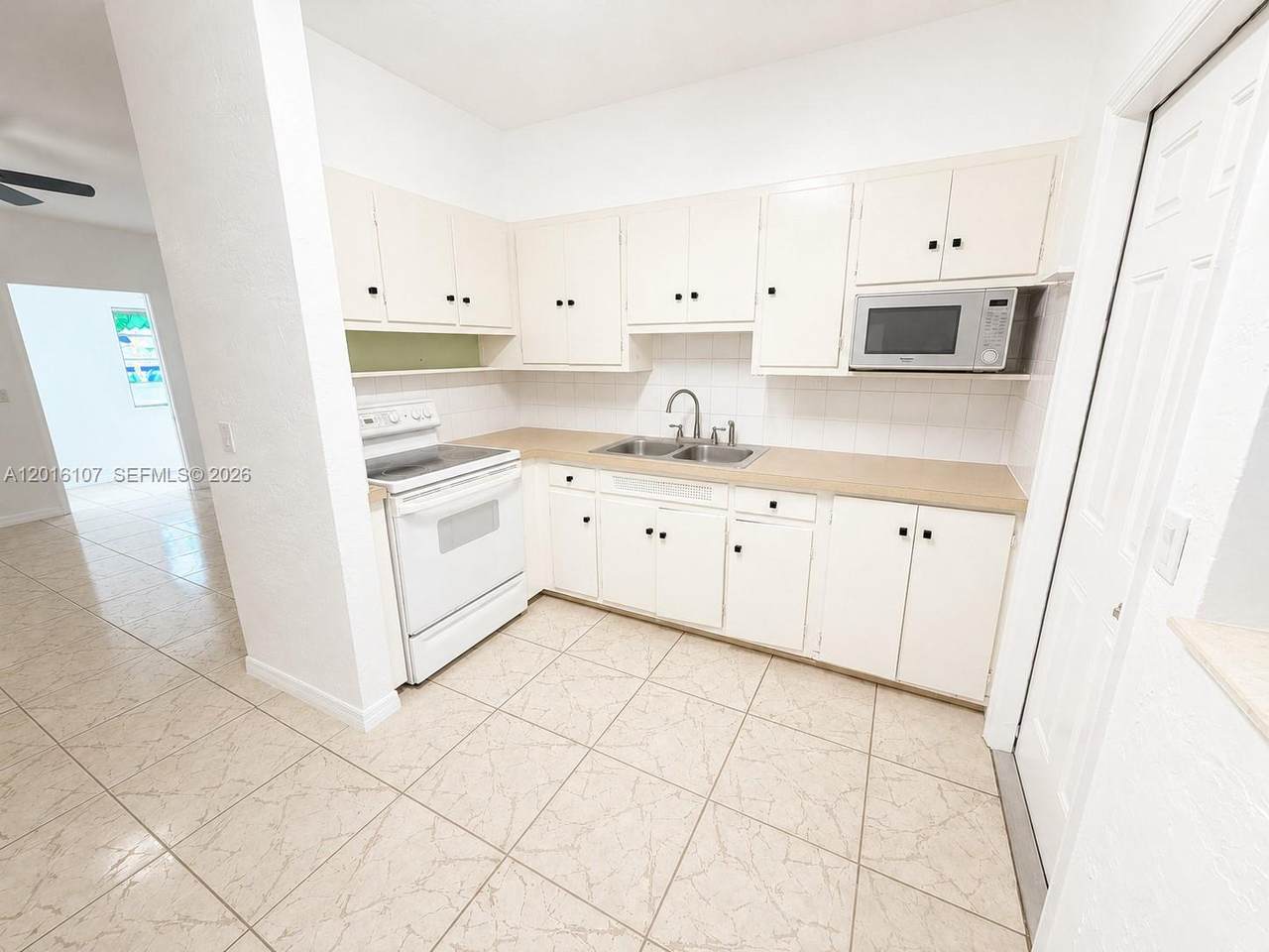 825 20th Ave - Photo 1