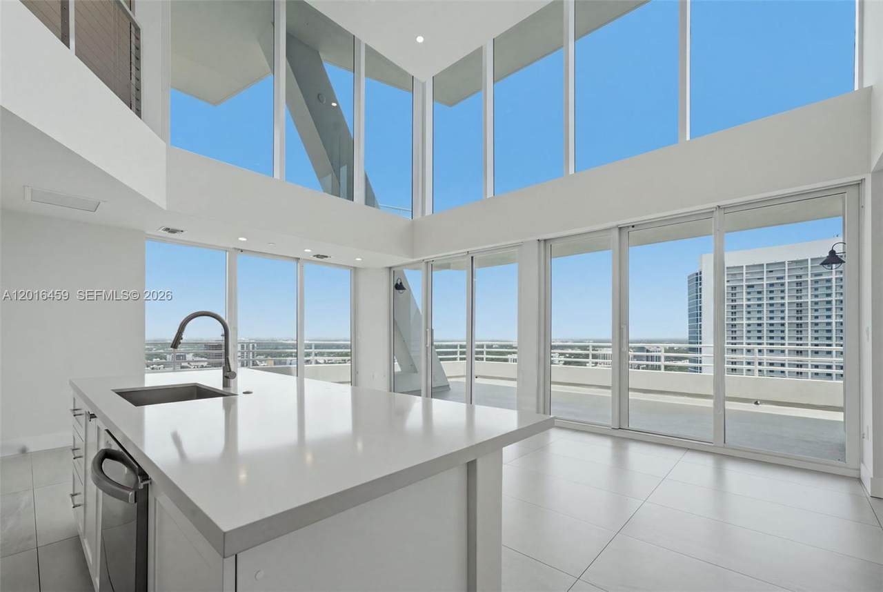 555 34th St - Photo 1