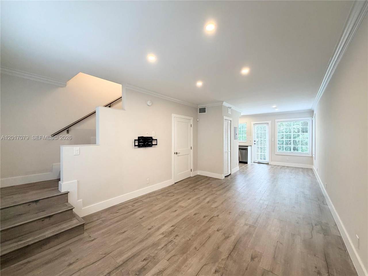 21 Madeira Ave - Photo 1