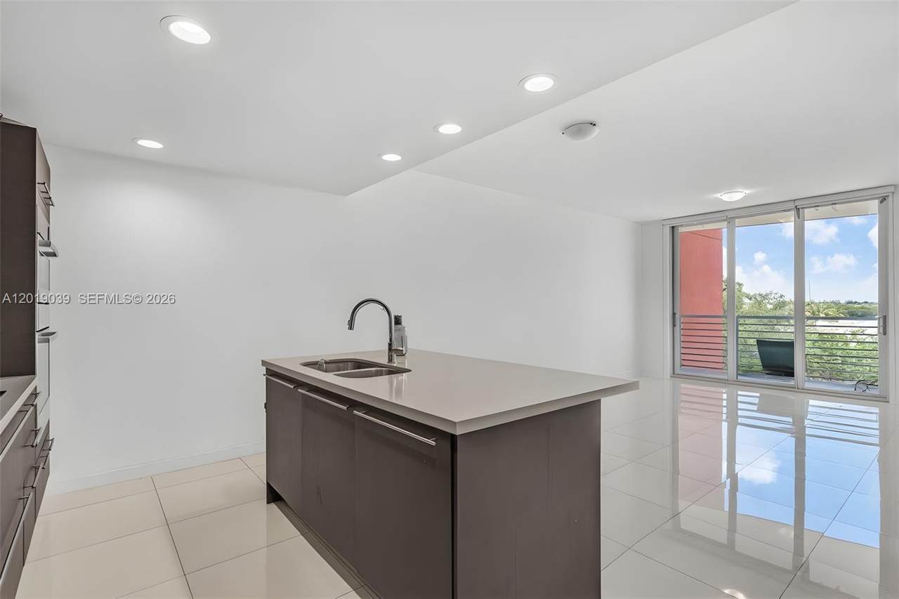 https://bt-photos.global.ssl.fastly.net/miami/1280_boomver_2_A12019039-2.jpg