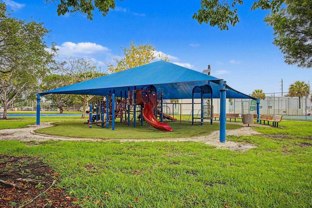 7256 94th Pl - Photo 1