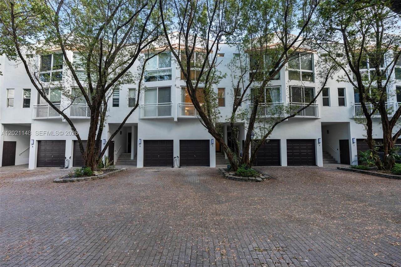 325 Meridian Ave - Photo 1
