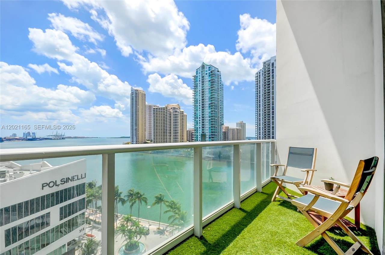 300 Biscayne Bluv - Photo 1