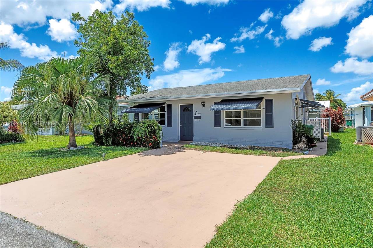 8521 57th Ct - Photo 1