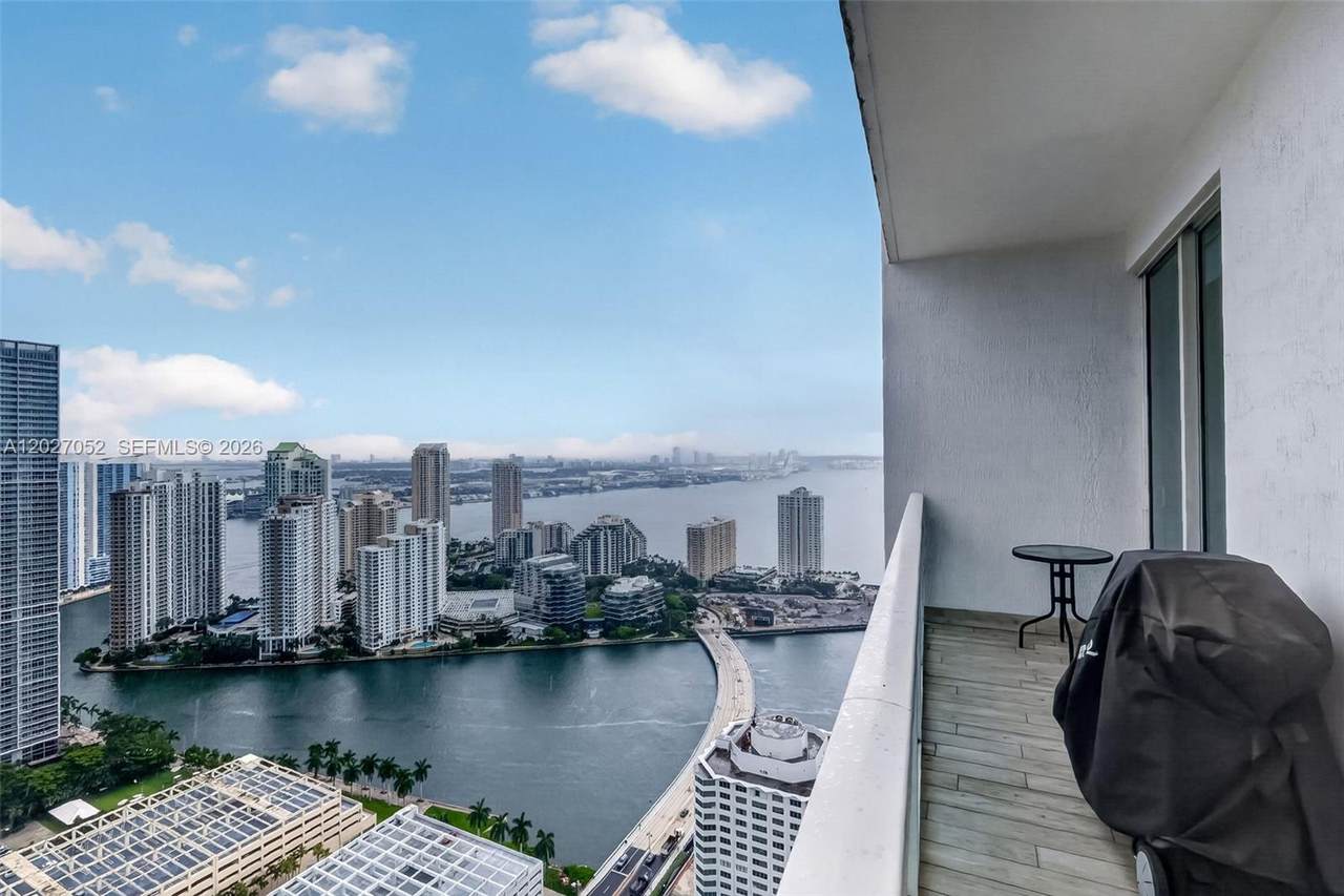 950 Brickell Bay Dr - Photo 1
