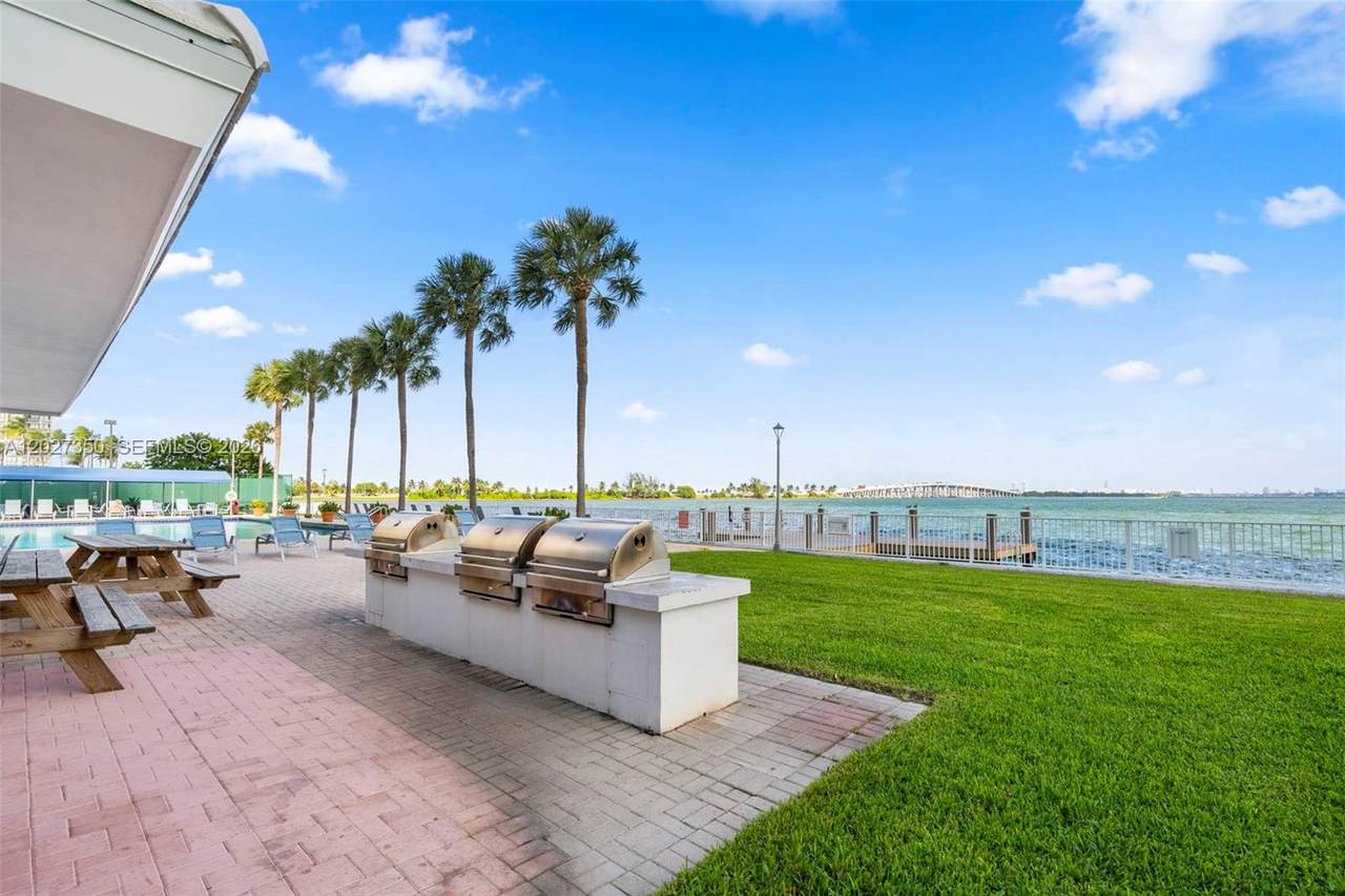 https://bt-photos.global.ssl.fastly.net/miami/1280_boomver_2_A12027350-2.jpg
