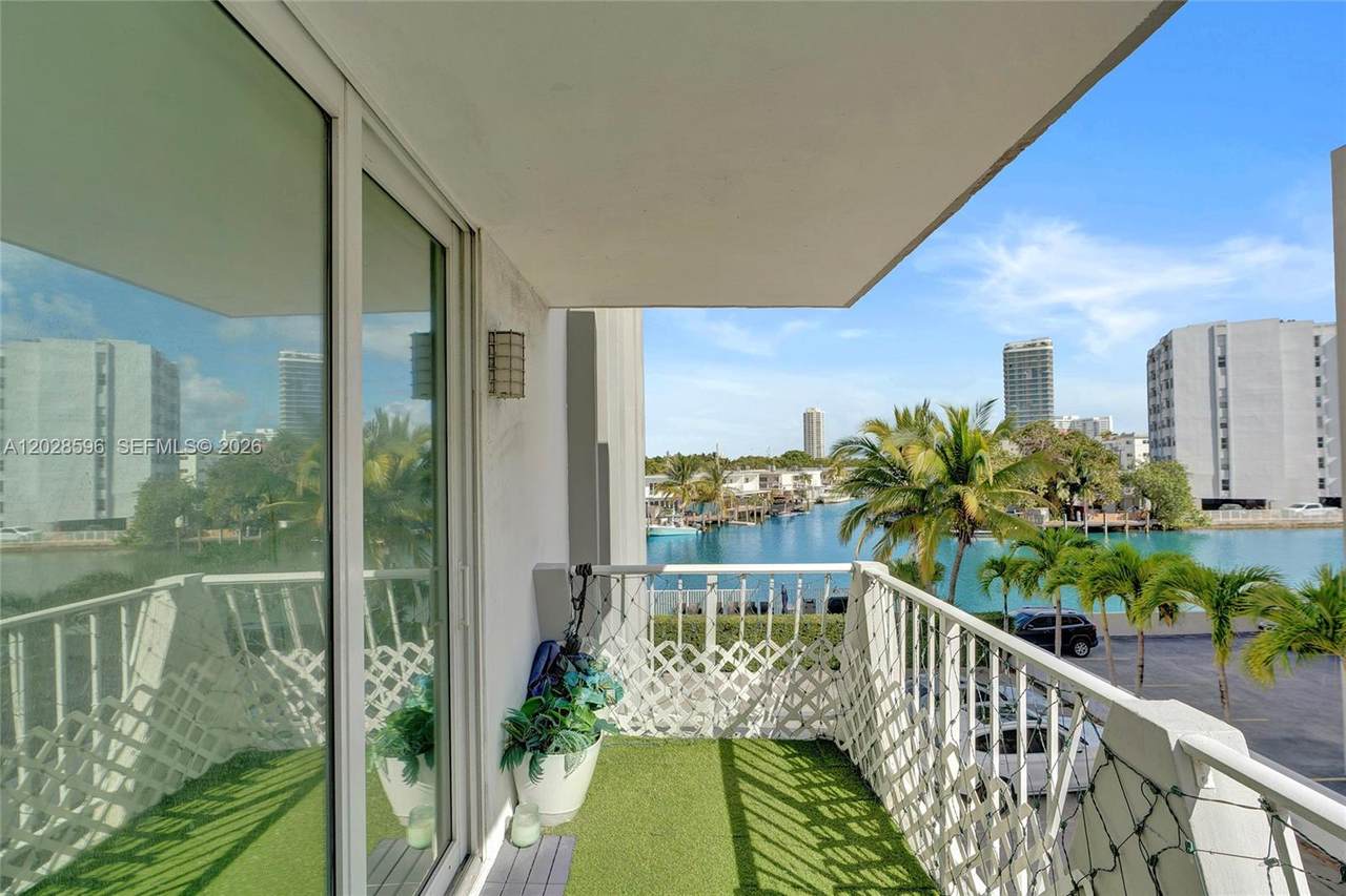7133 Bay Dr - Photo 1
