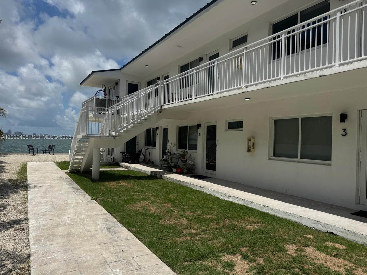 1850 Treasure Dr - Photo 1