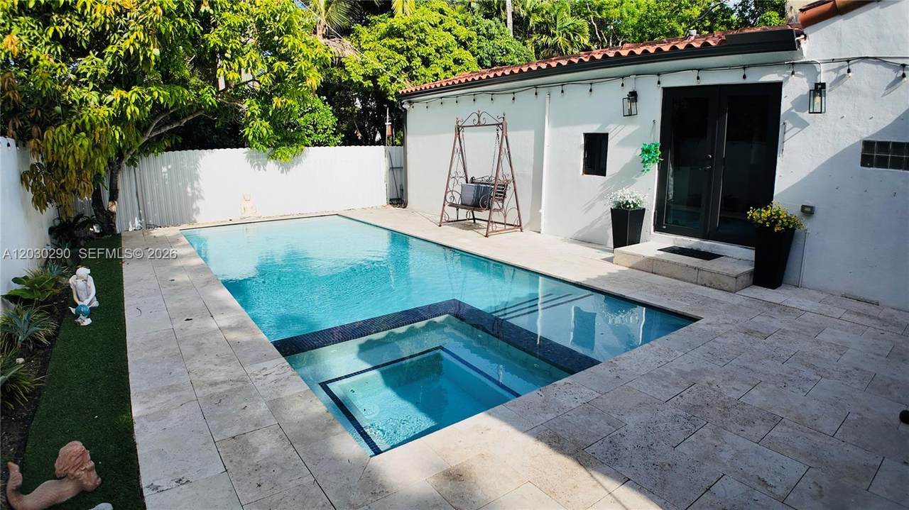 9021 Miami Ave - Photo 1