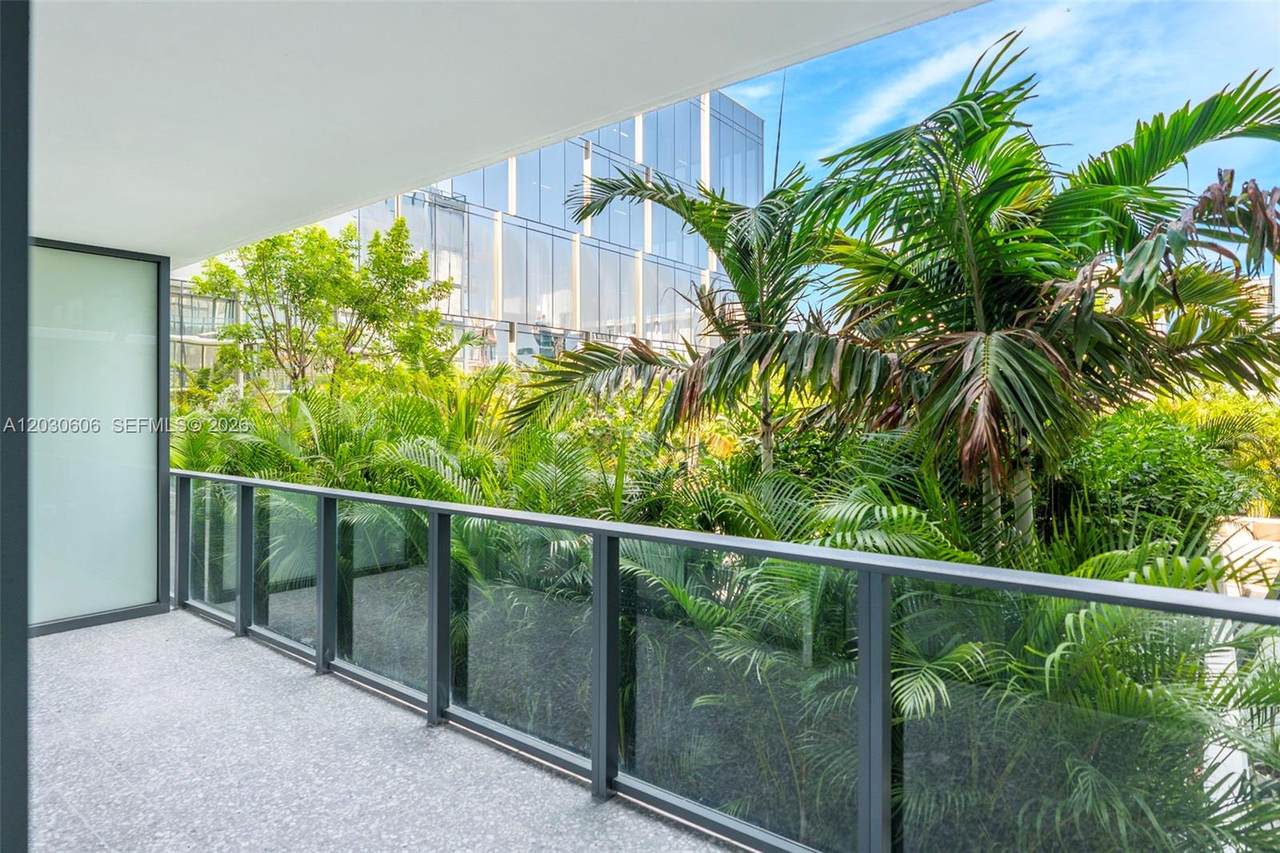 https://bt-photos.global.ssl.fastly.net/miami/1280_boomver_2_A12030606-2.jpg