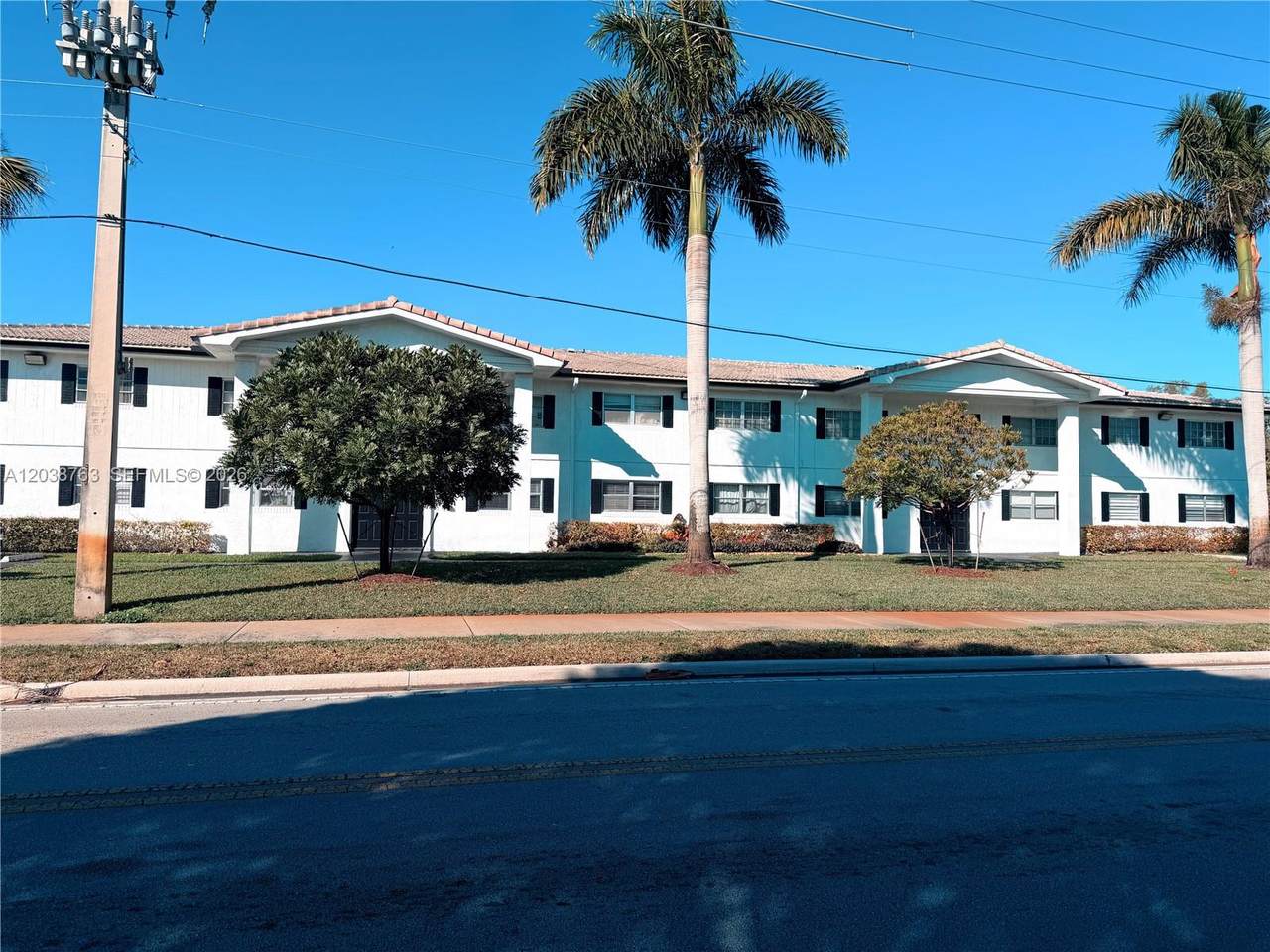 4240 Woodside Dr - Photo 1