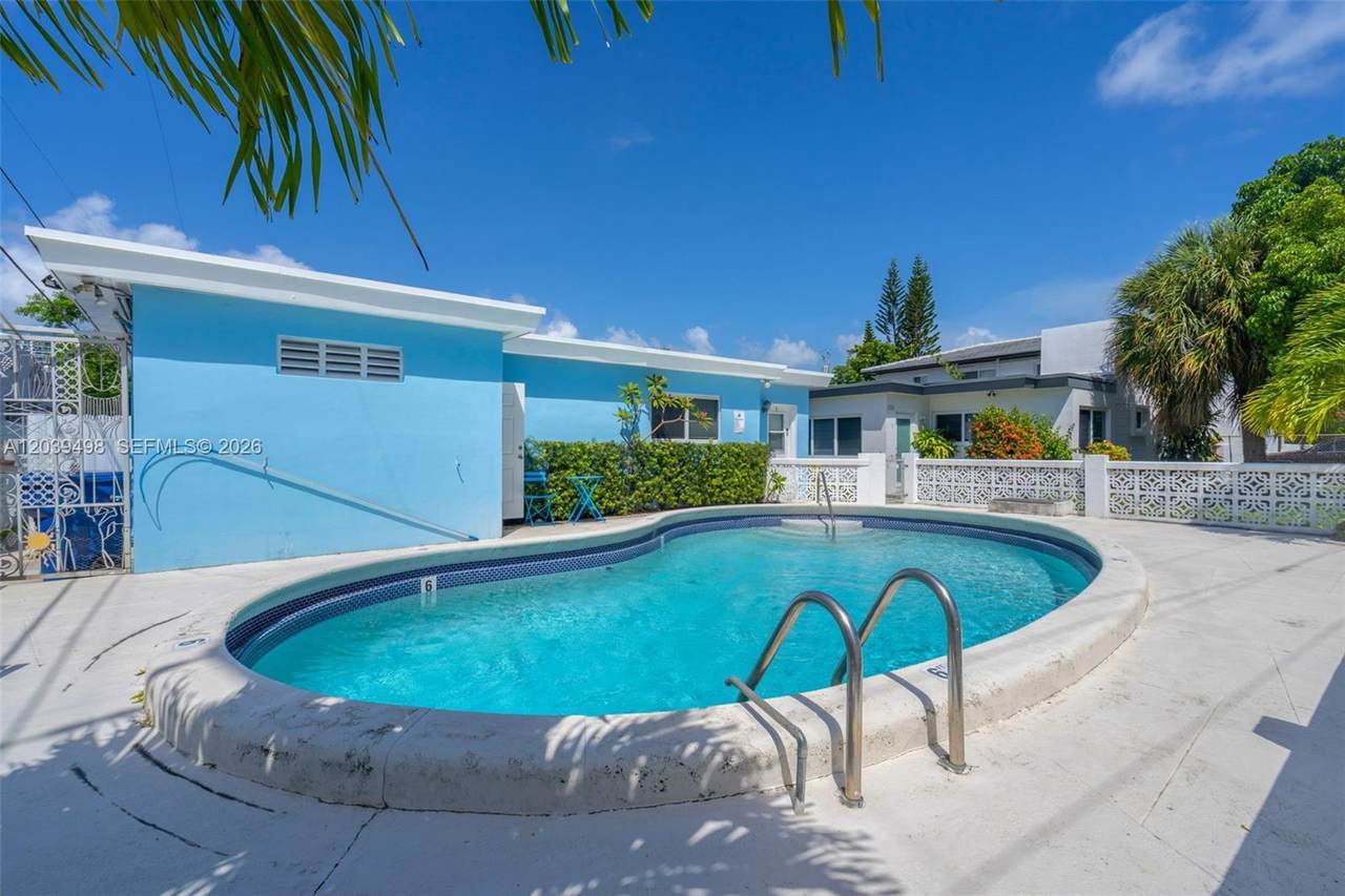 2120 Biarritz Dr - Photo 1