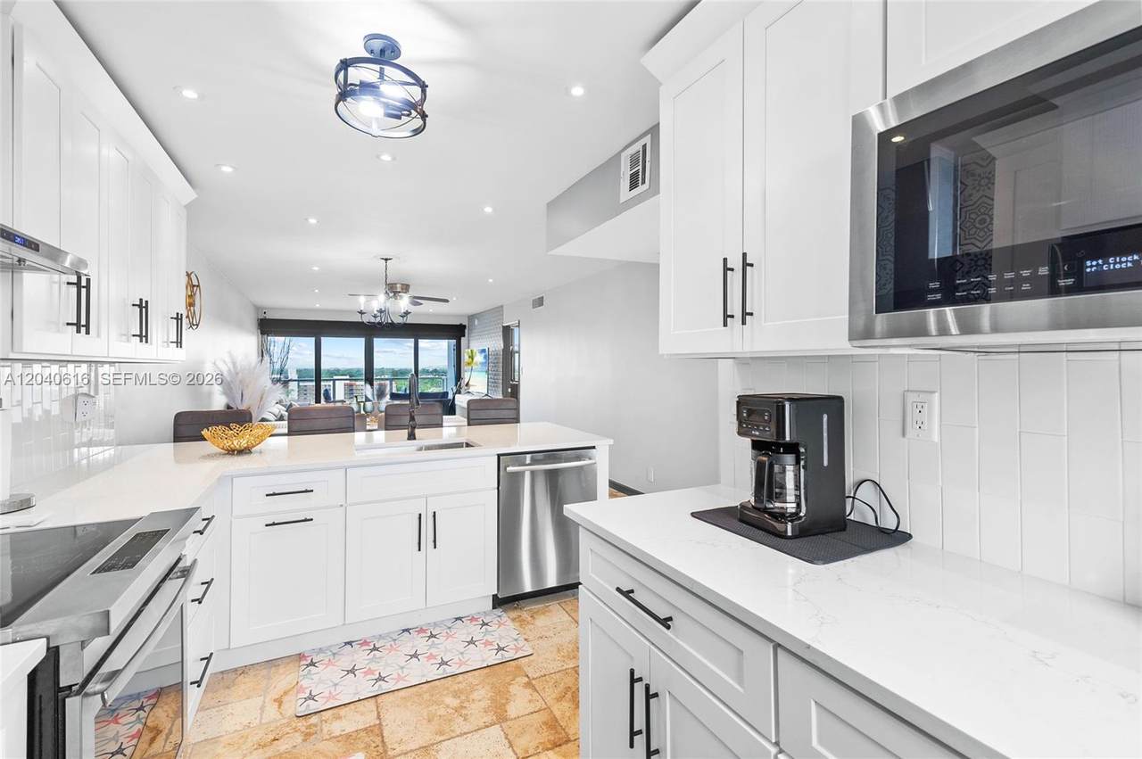1401 Riverside Dr - Photo 1