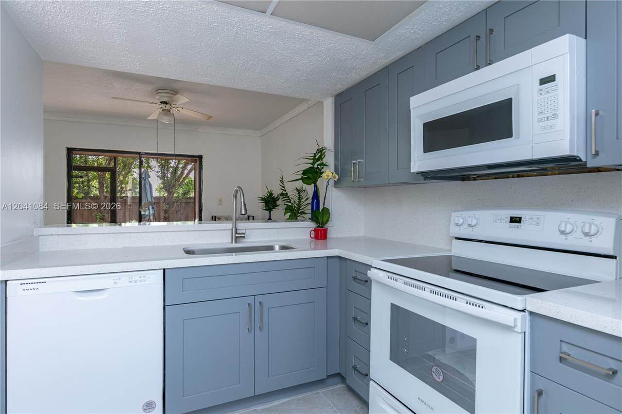2513 San Remo Cir - Photo 1