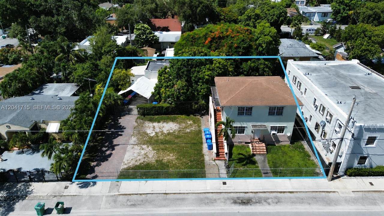 255 32nd St - Photo 1