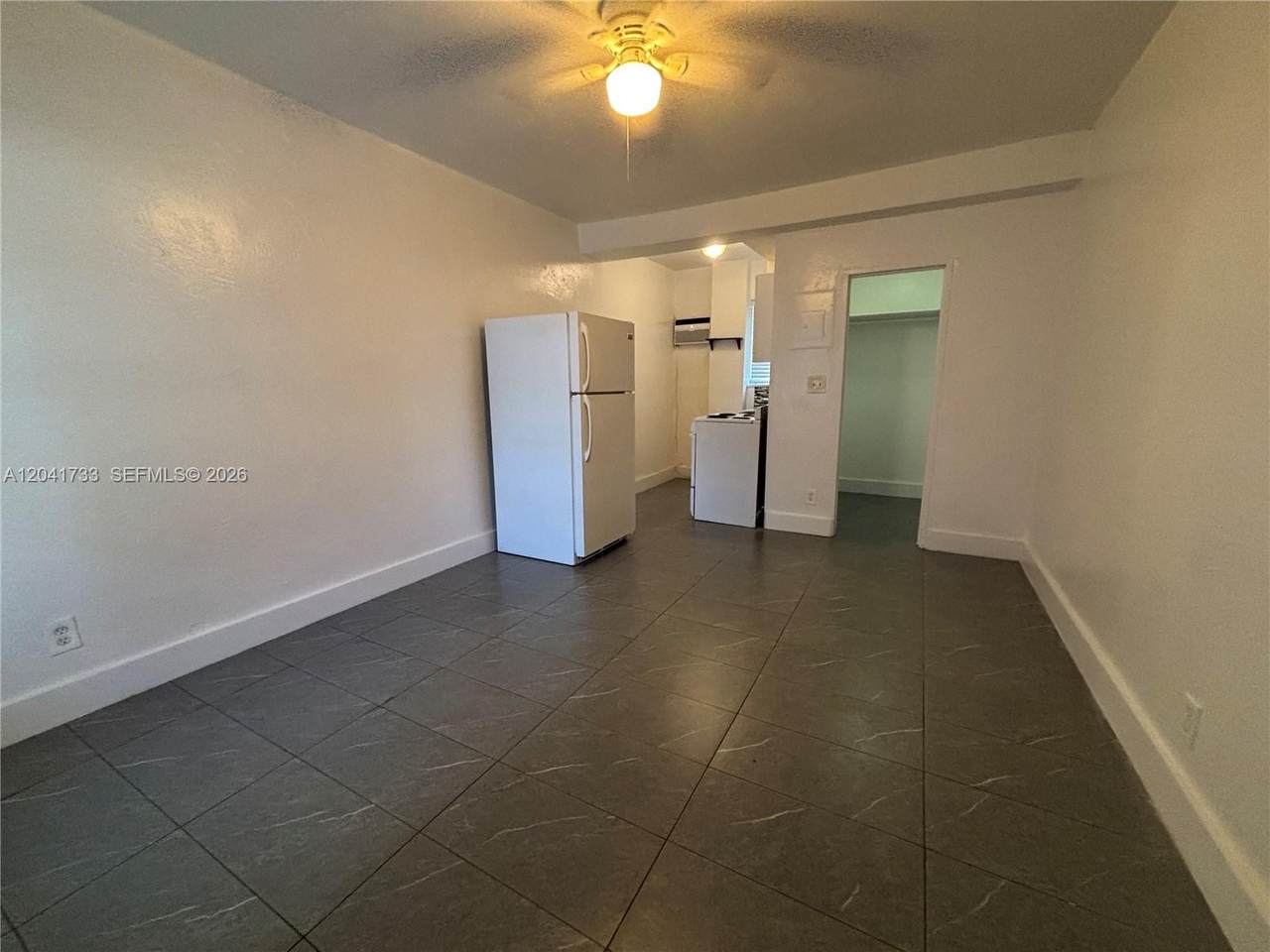 1843 Dewey St - Photo 1