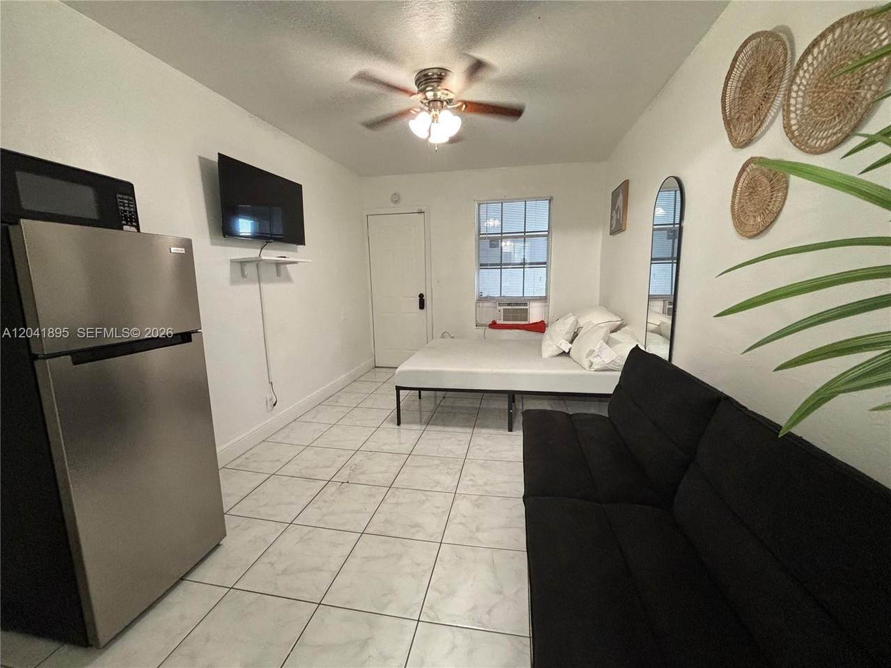 1843 Dewey St - Photo 1