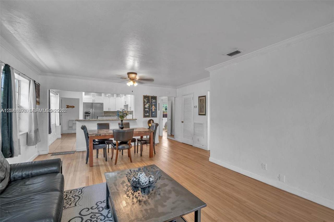 1635 Hollywood Blvd - Photo 1