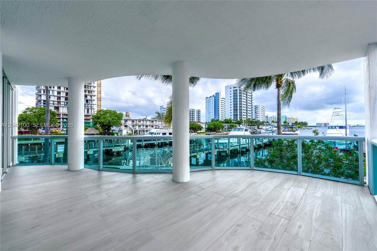 7914 Harbor Island Dr - Photo 1
