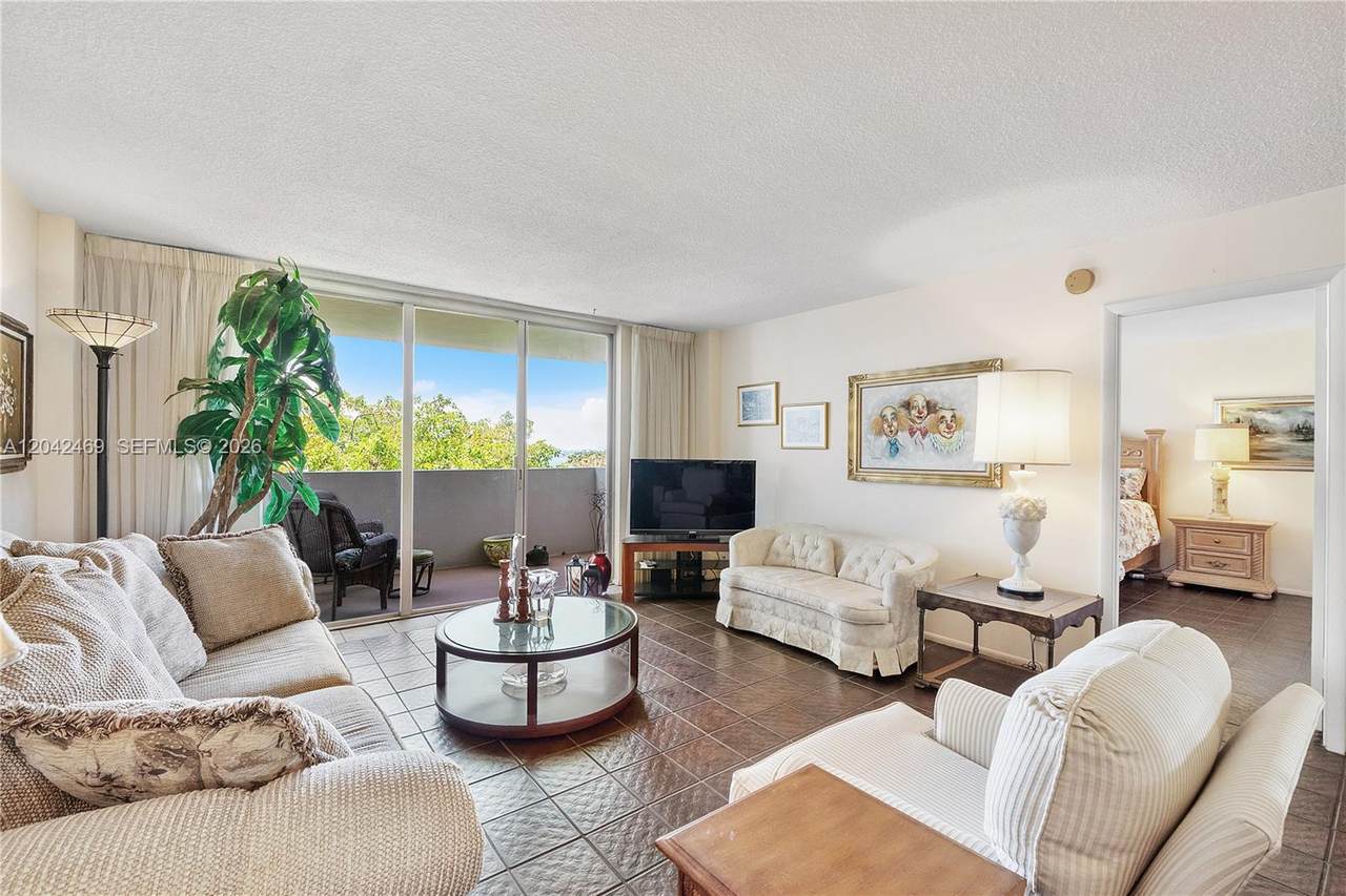 5 Island Ave - Photo 1