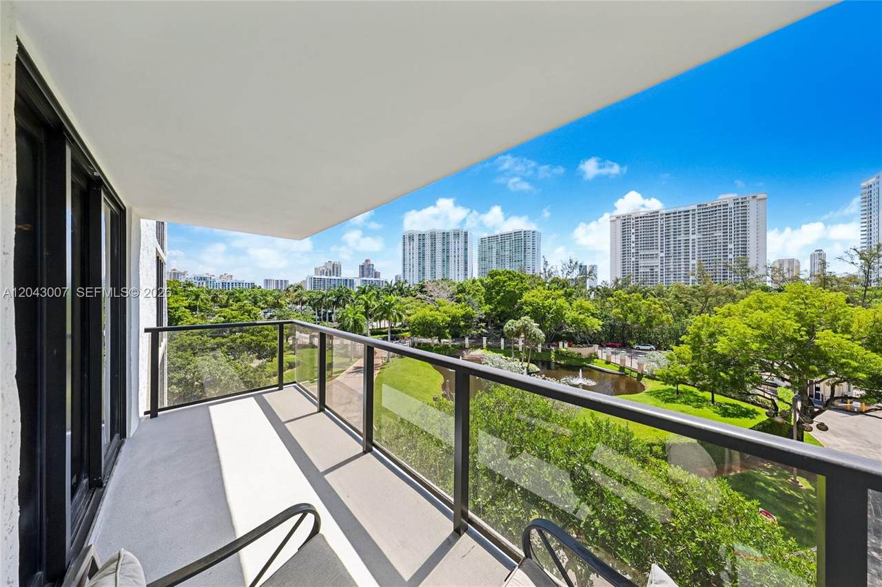 https://bt-photos.global.ssl.fastly.net/miami/1280_boomver_2_A12043007-2.jpg