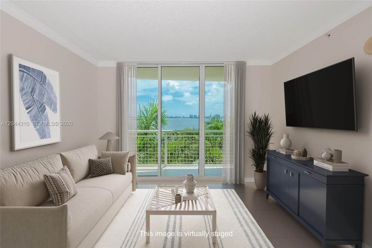 2000 Bayshore Dr - Photo 1