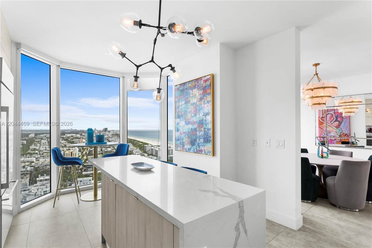 300 Pointe Dr - Photo 1
