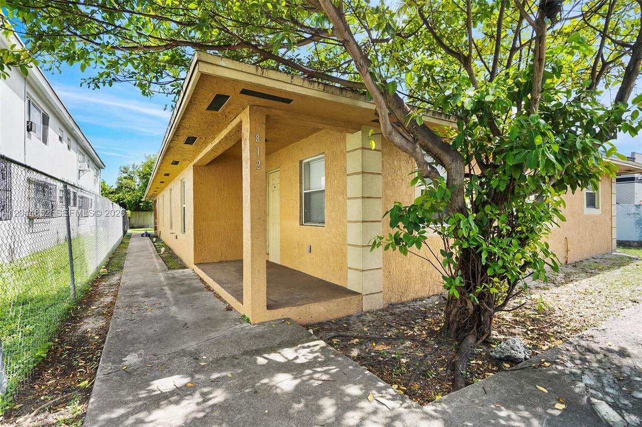 812 70th St - Photo 1