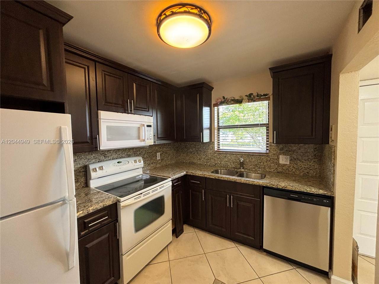 21909 Lake Forest Cir - Photo 1