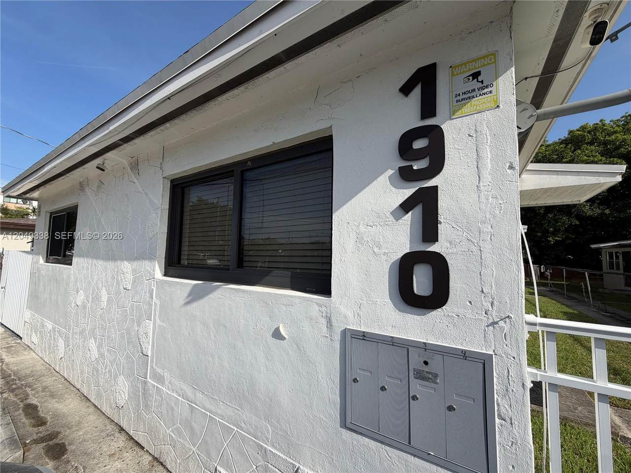 1910 31st St - Photo 1