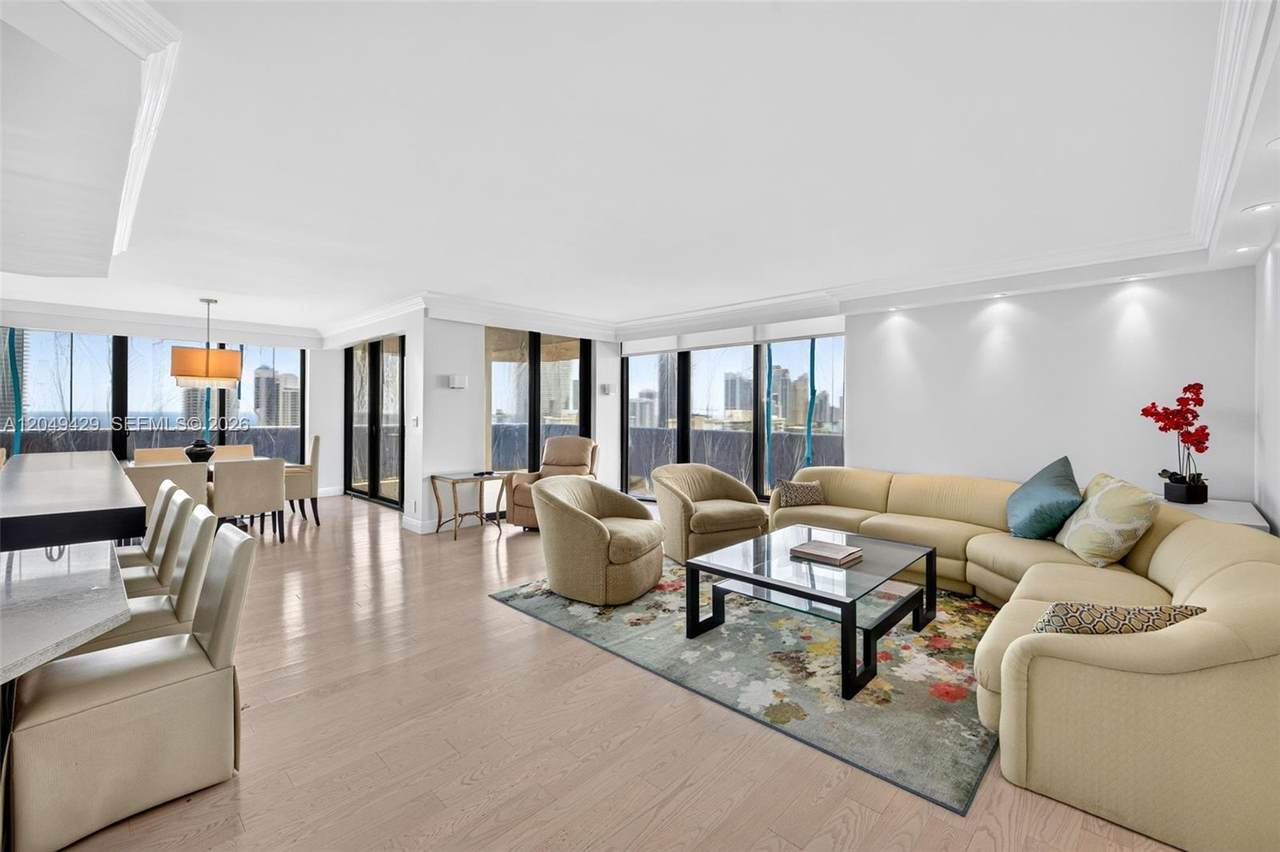 19667 Turnberry Way - Photo 1