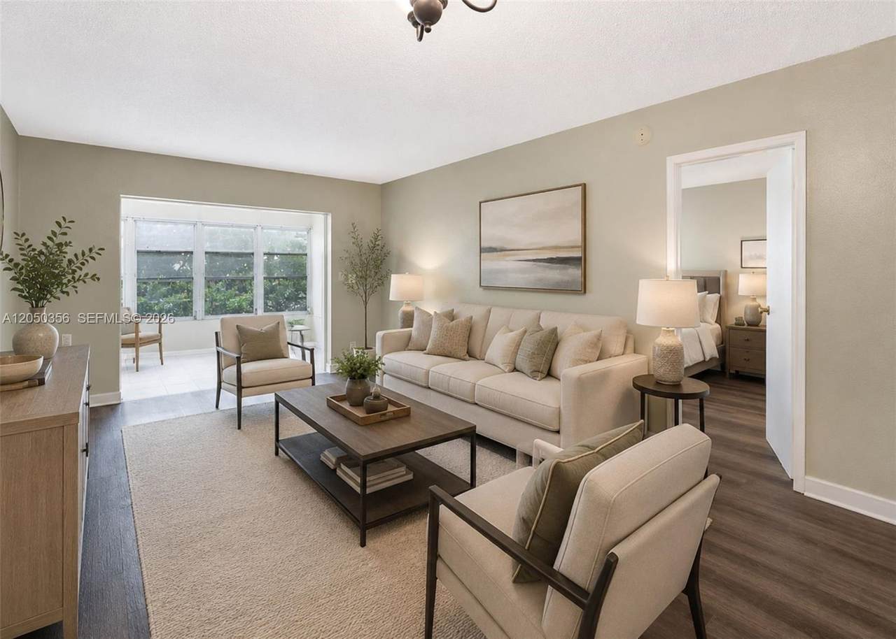1030 Country Club Dr - Photo 1