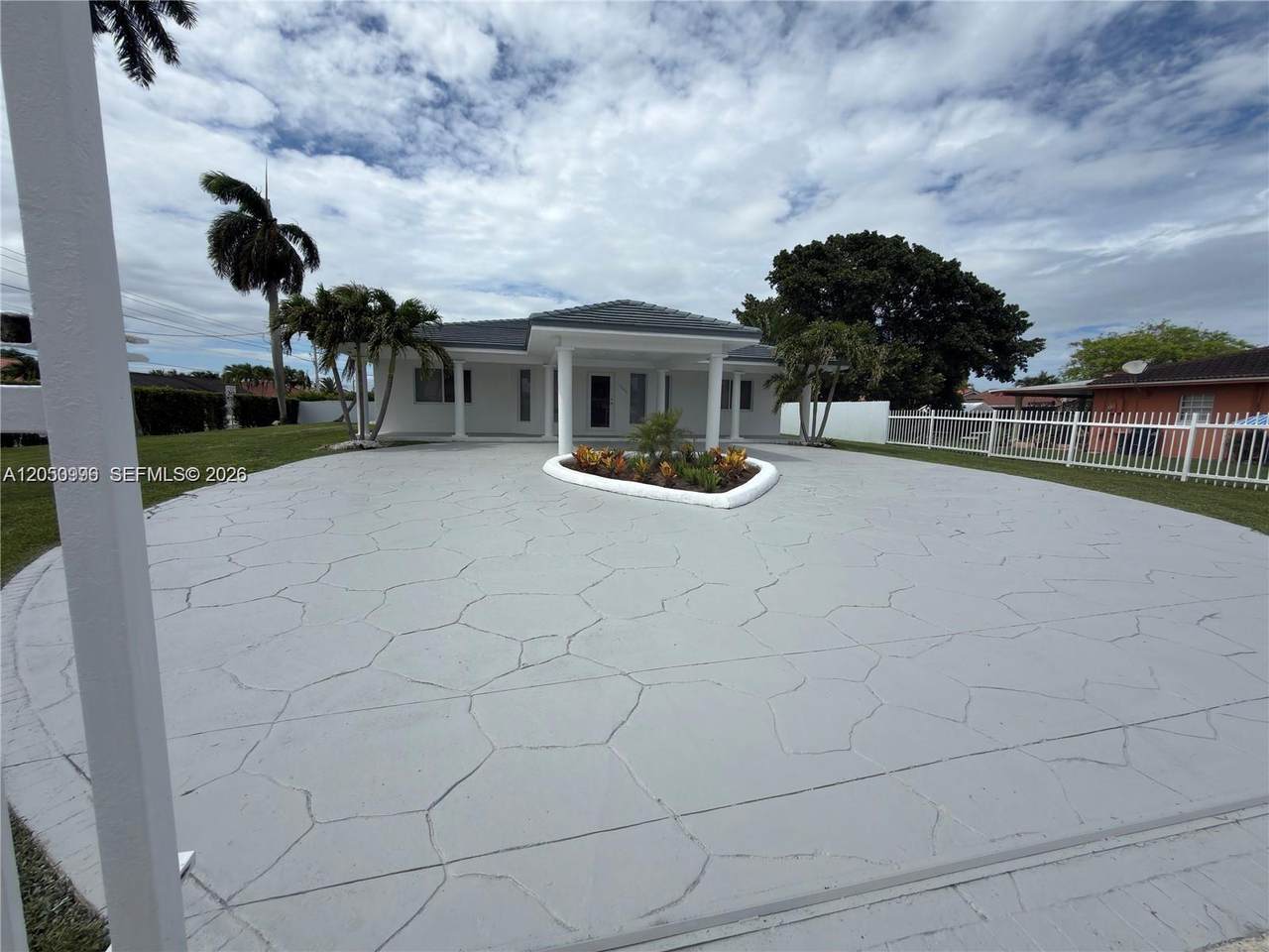 https://bt-photos.global.ssl.fastly.net/miami/1280_boomver_2_A12050996-2.jpg