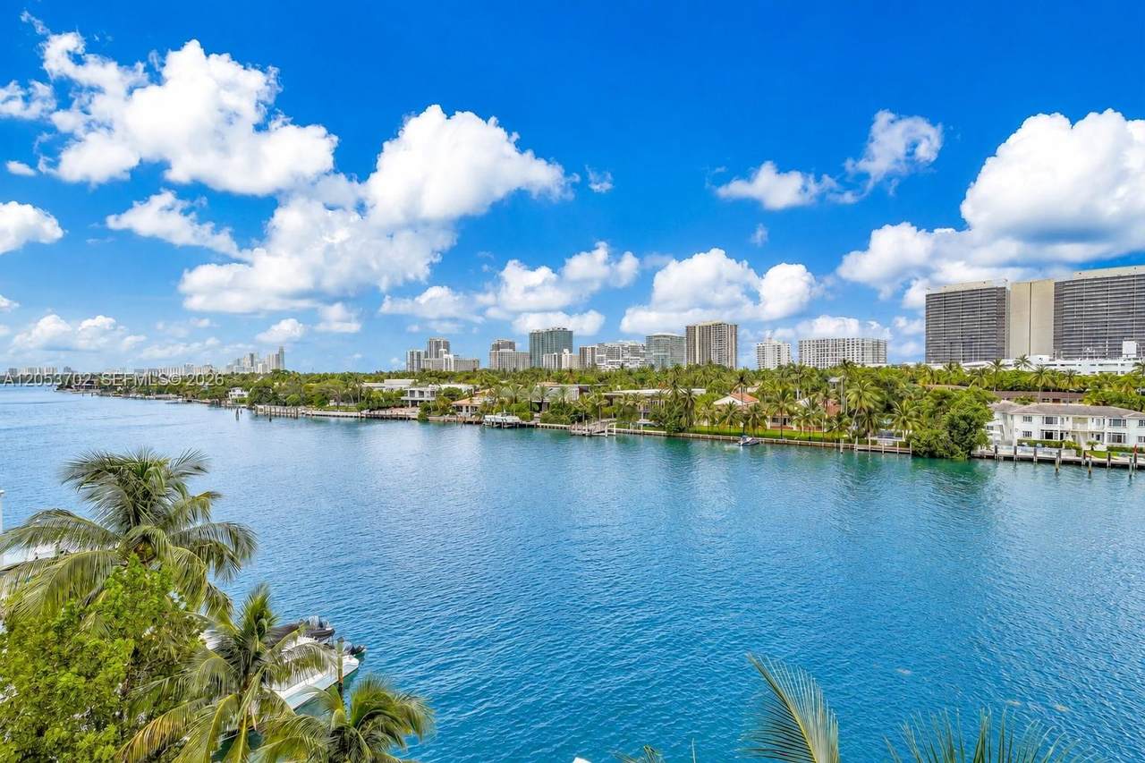 9721 Bay Harbor Dr - Photo 1