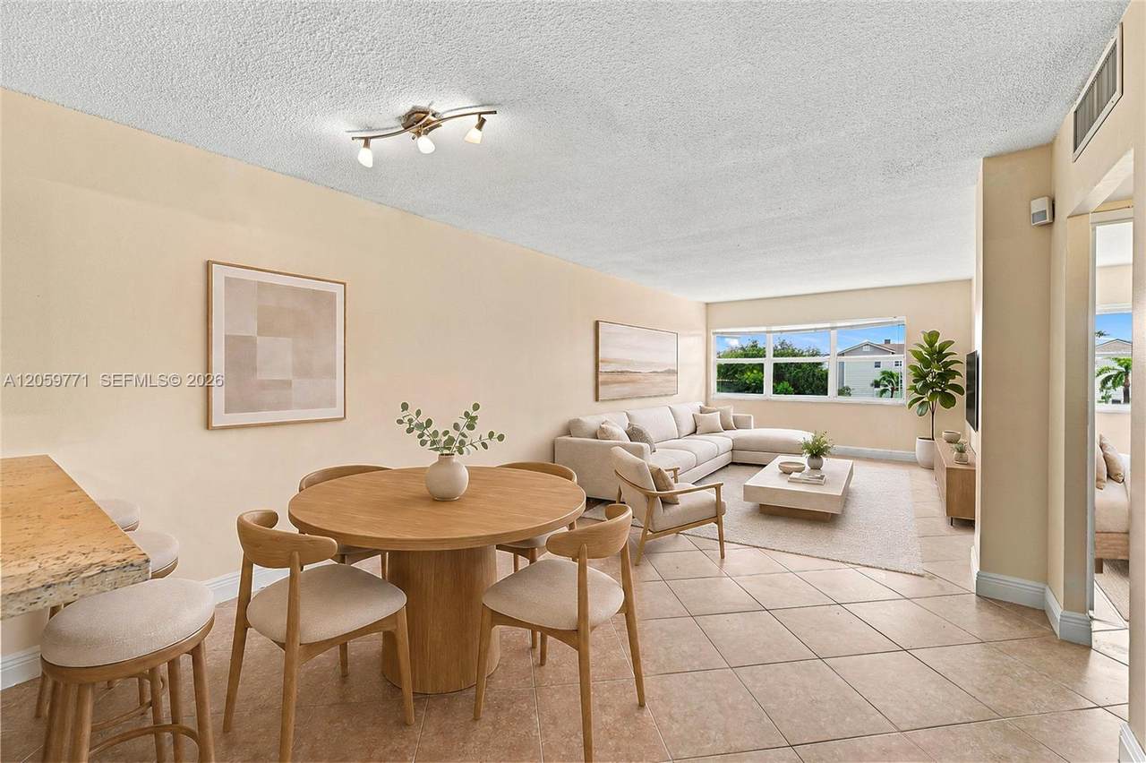 2555 11 Street - Photo 1
