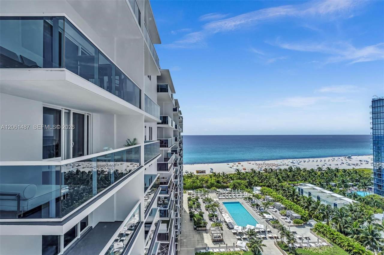 2301 Collins Ave - Photo 1