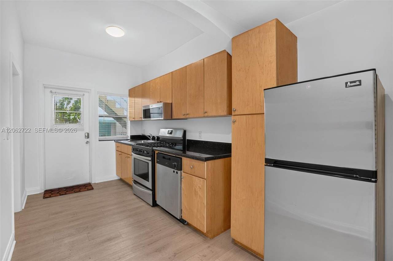 1027 Euclid Ave - Photo 1