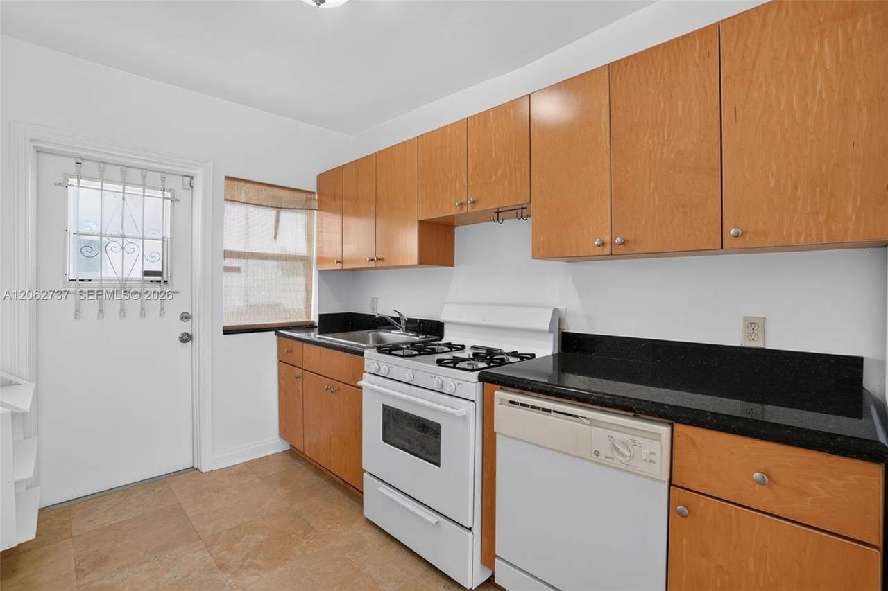 1027 Euclid Ave - Photo 1