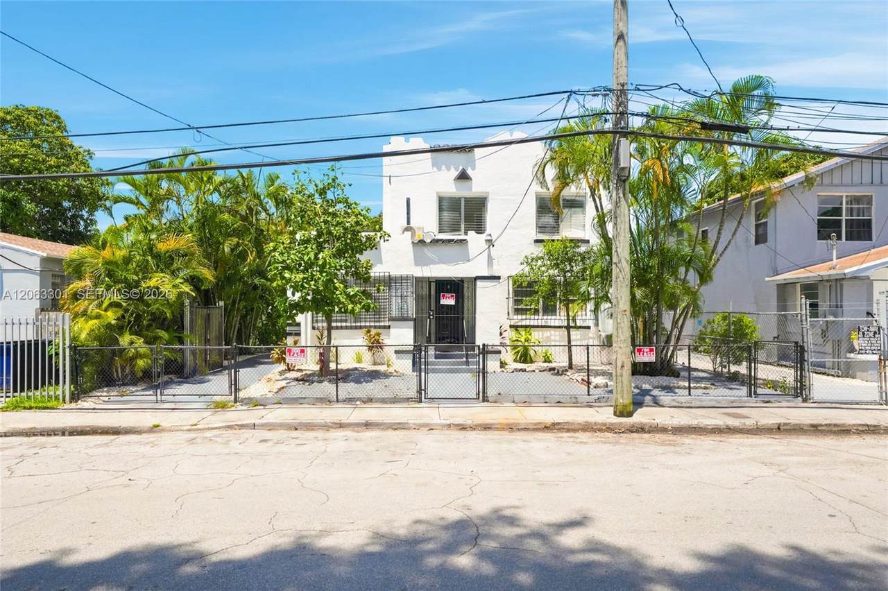128 9th Ave - Photo 1