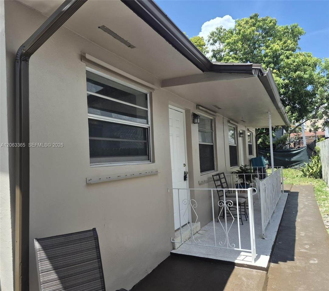 1715 4th St - Photo 1