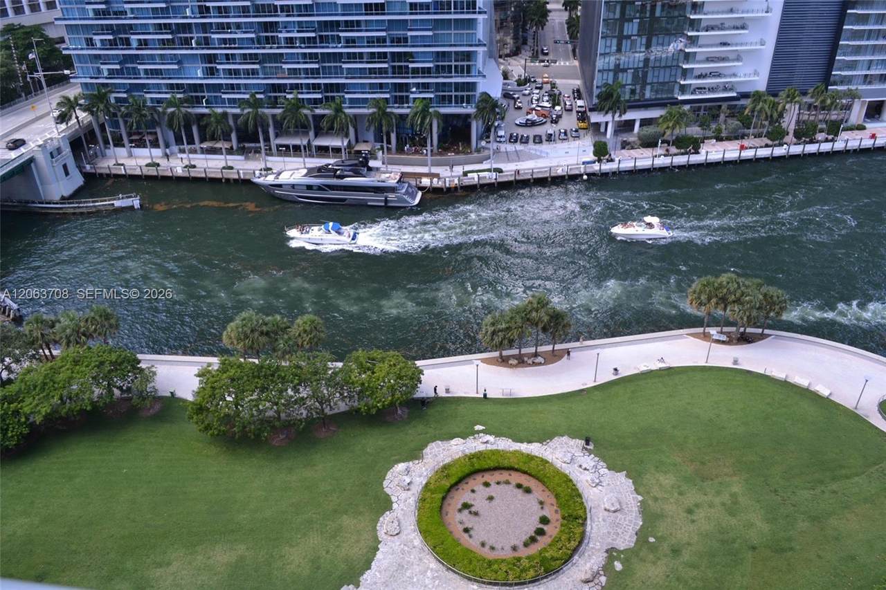 https://bt-photos.global.ssl.fastly.net/miami/orig_boomver_2_A12063708-2.jpg