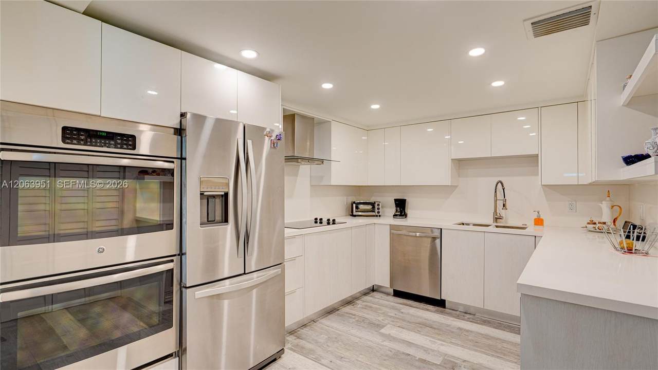 16325 Golf Club Rd - Photo 1