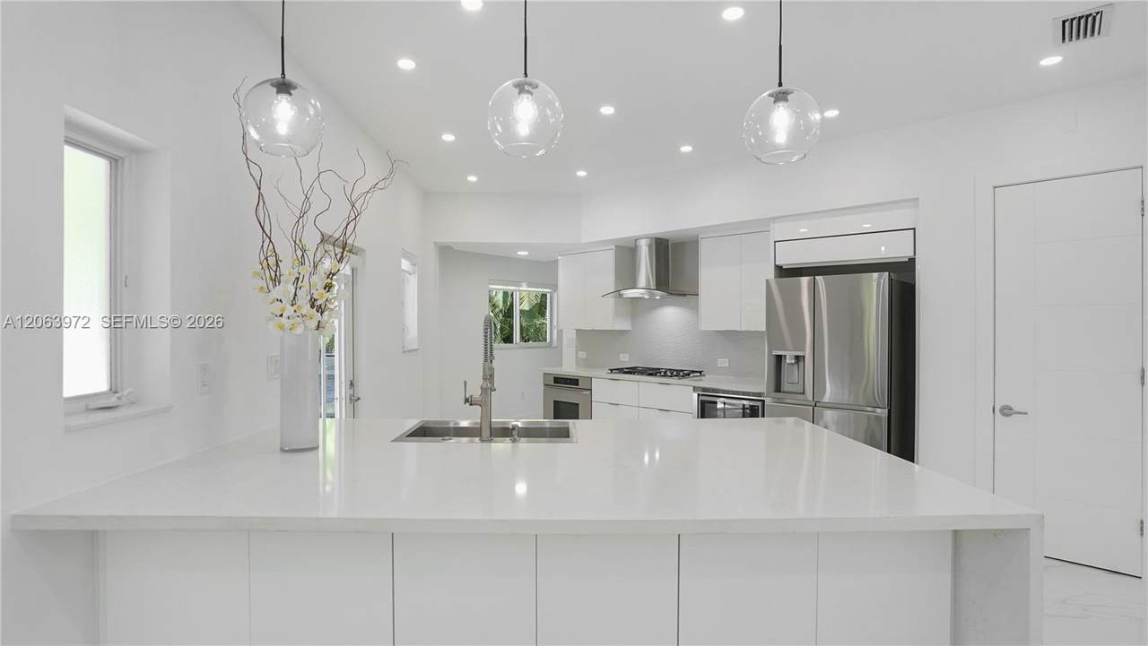 711 Sunset Rd - Photo 1