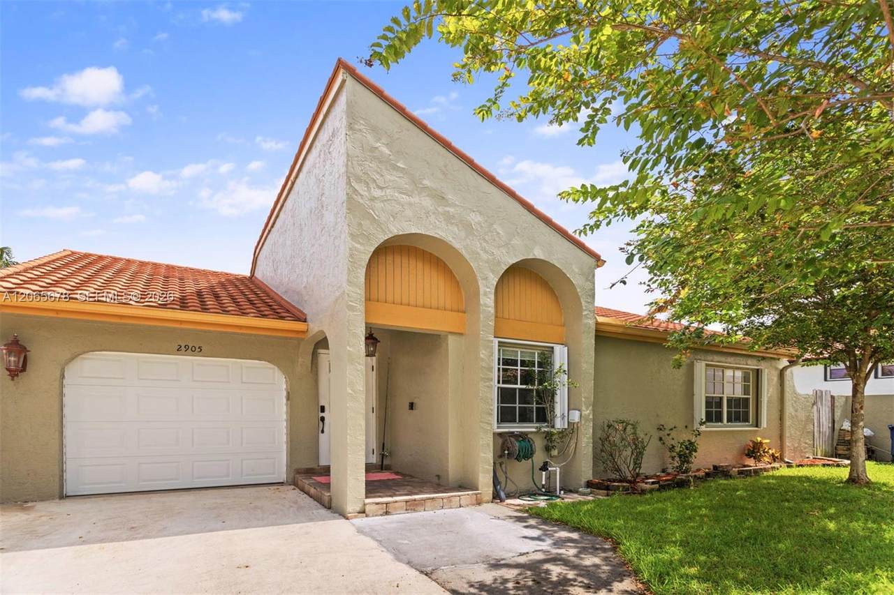 2905 Albatross Dr - Photo 1