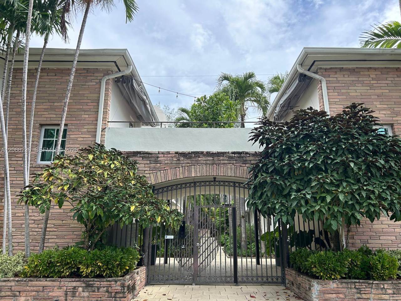 1605 Lenox Ave - Photo 1