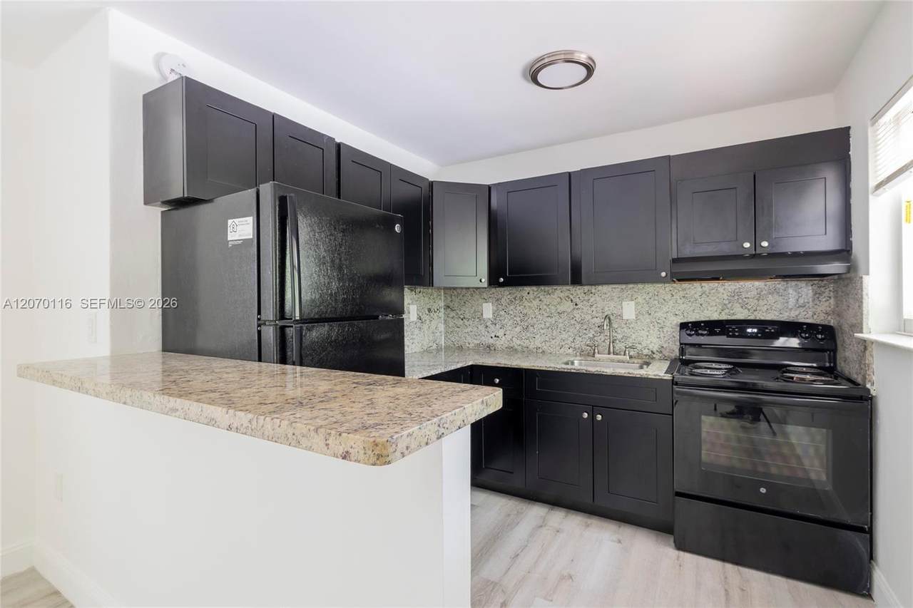 1091 4th St - Photo 1