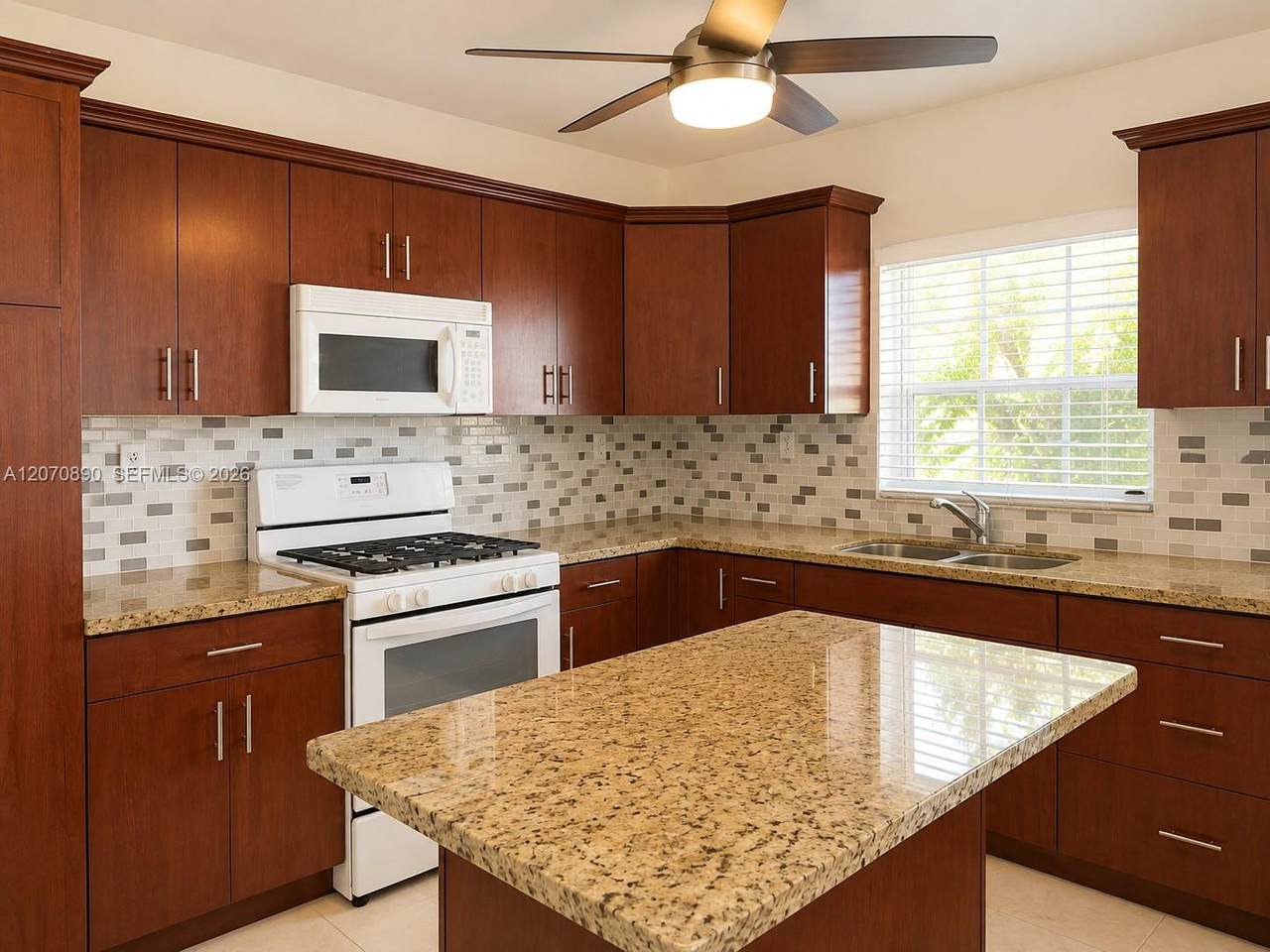 https://bt-photos.global.ssl.fastly.net/miami/1280_boomver_2_A12070890-2.jpg