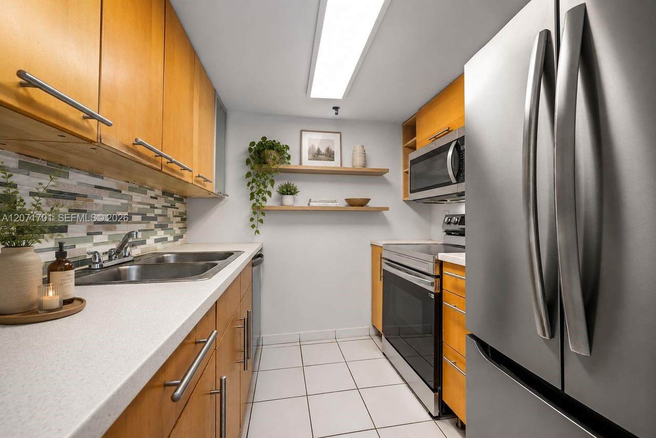 1010 11th St - Photo 1