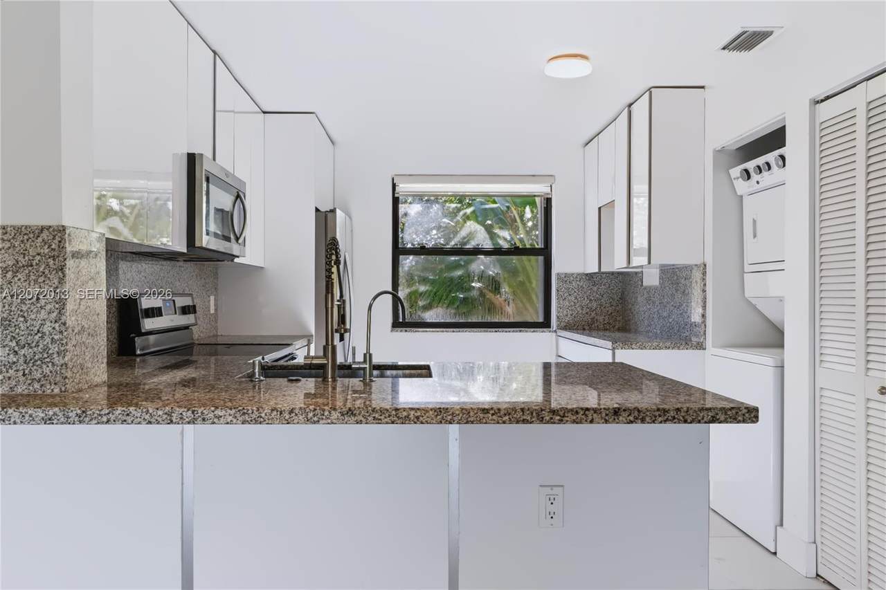 https://bt-photos.global.ssl.fastly.net/miami/1280_boomver_2_A12072013-2.jpg