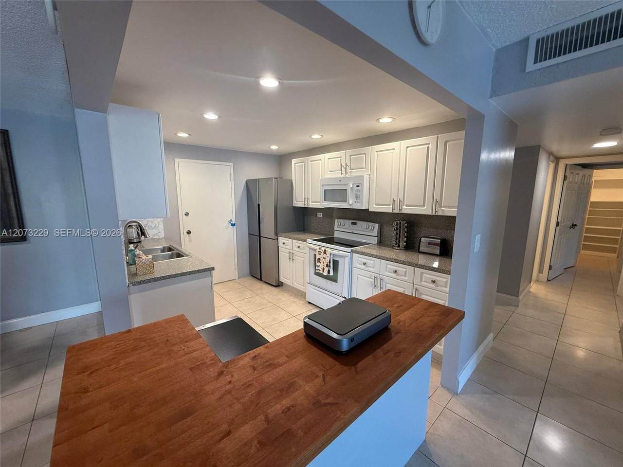 800 195th St - Photo 1